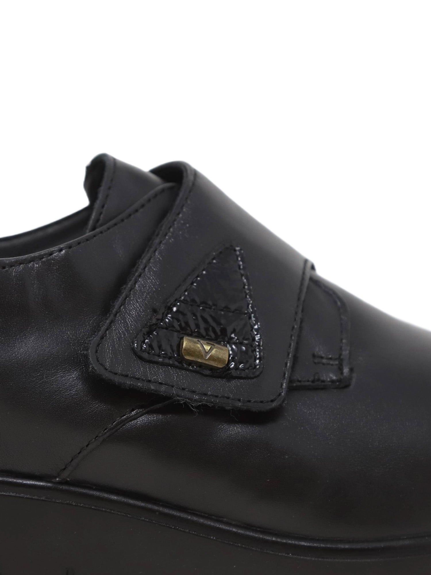 Scarpe con strappi Nero Valleverde