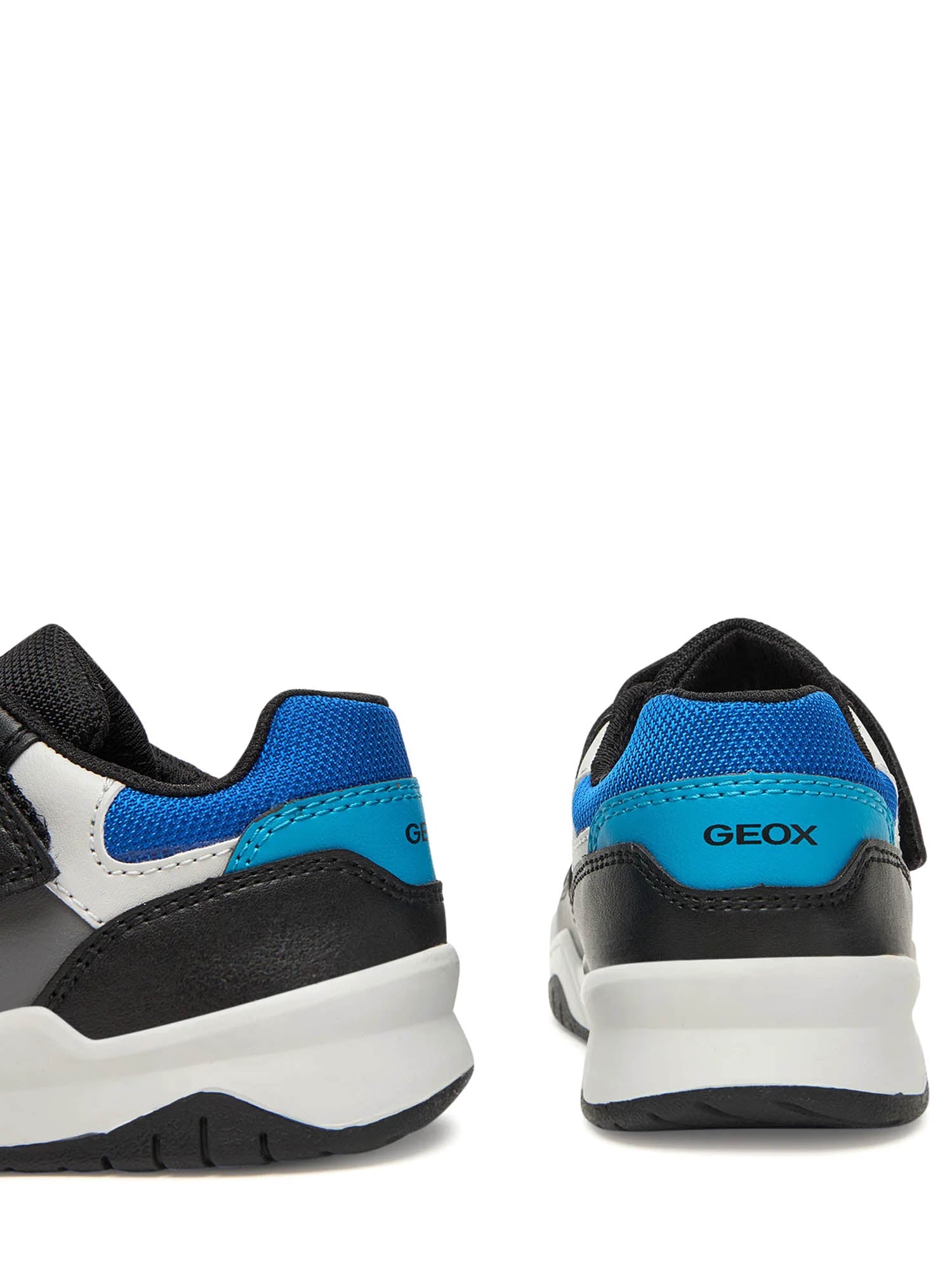 Scarpe con strappi Nero Geox