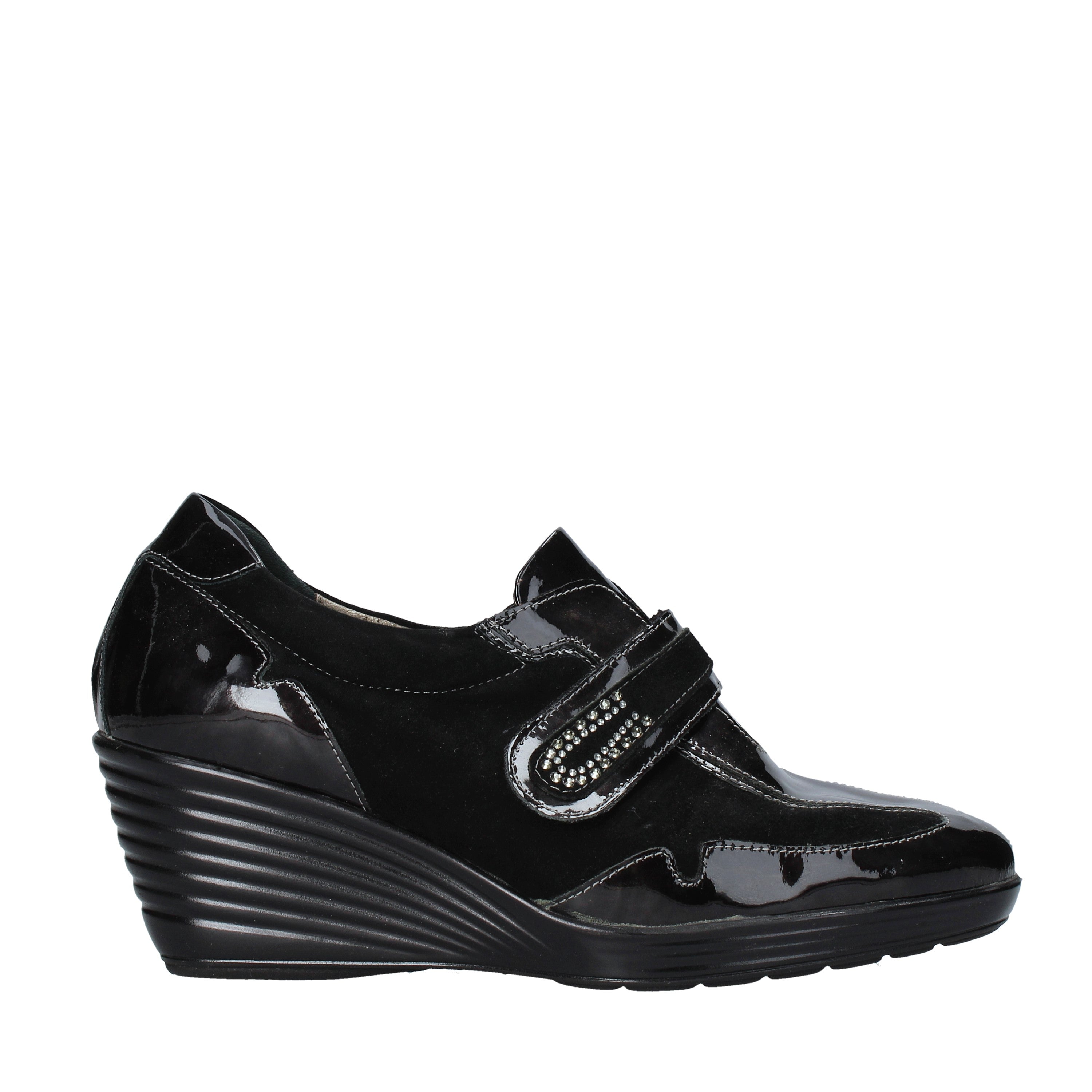 Scarpe con strappi Nero Confort